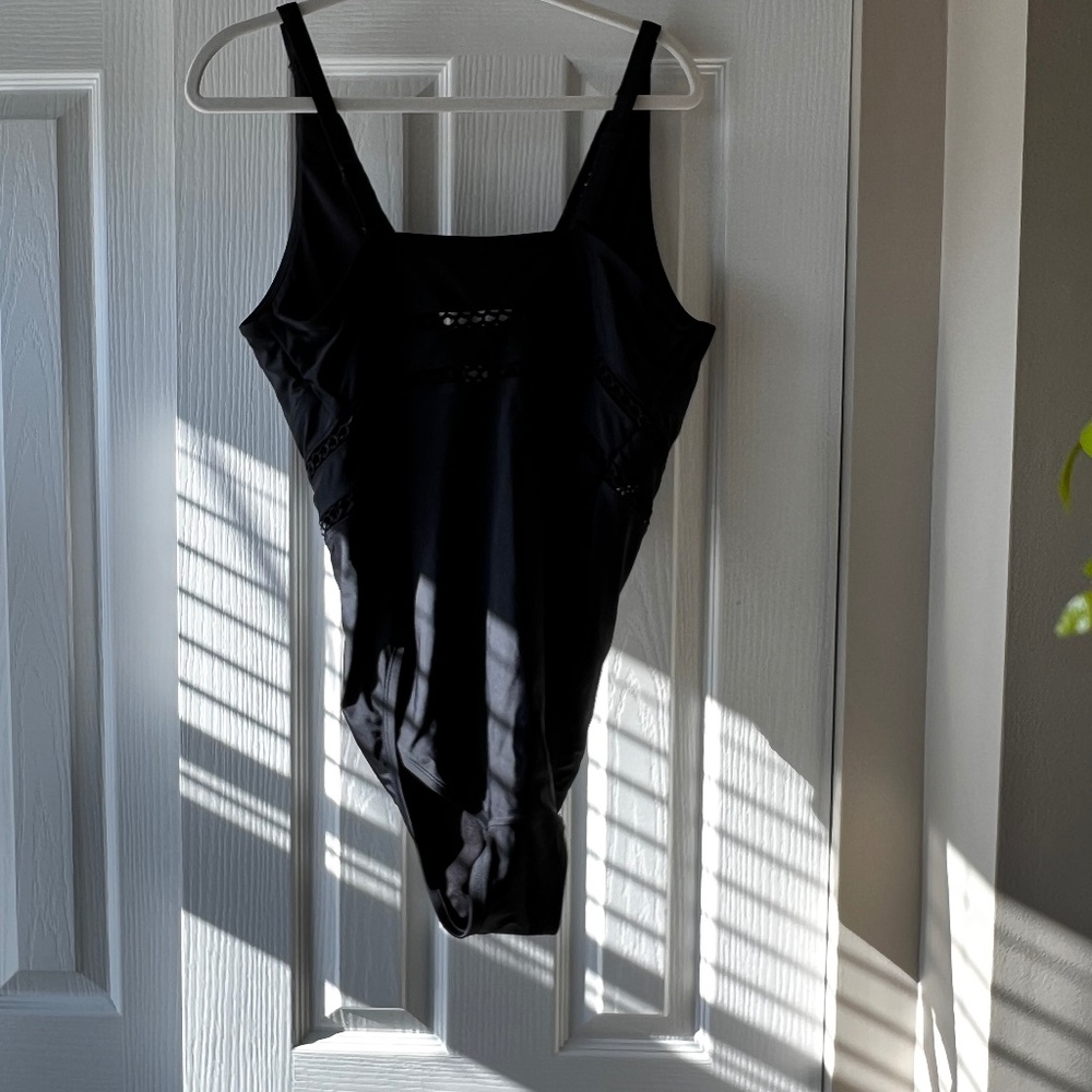 LATTICE PLUNGE ONE PIECE SWIMSUIT Swimsuits for All bathing suit (black)